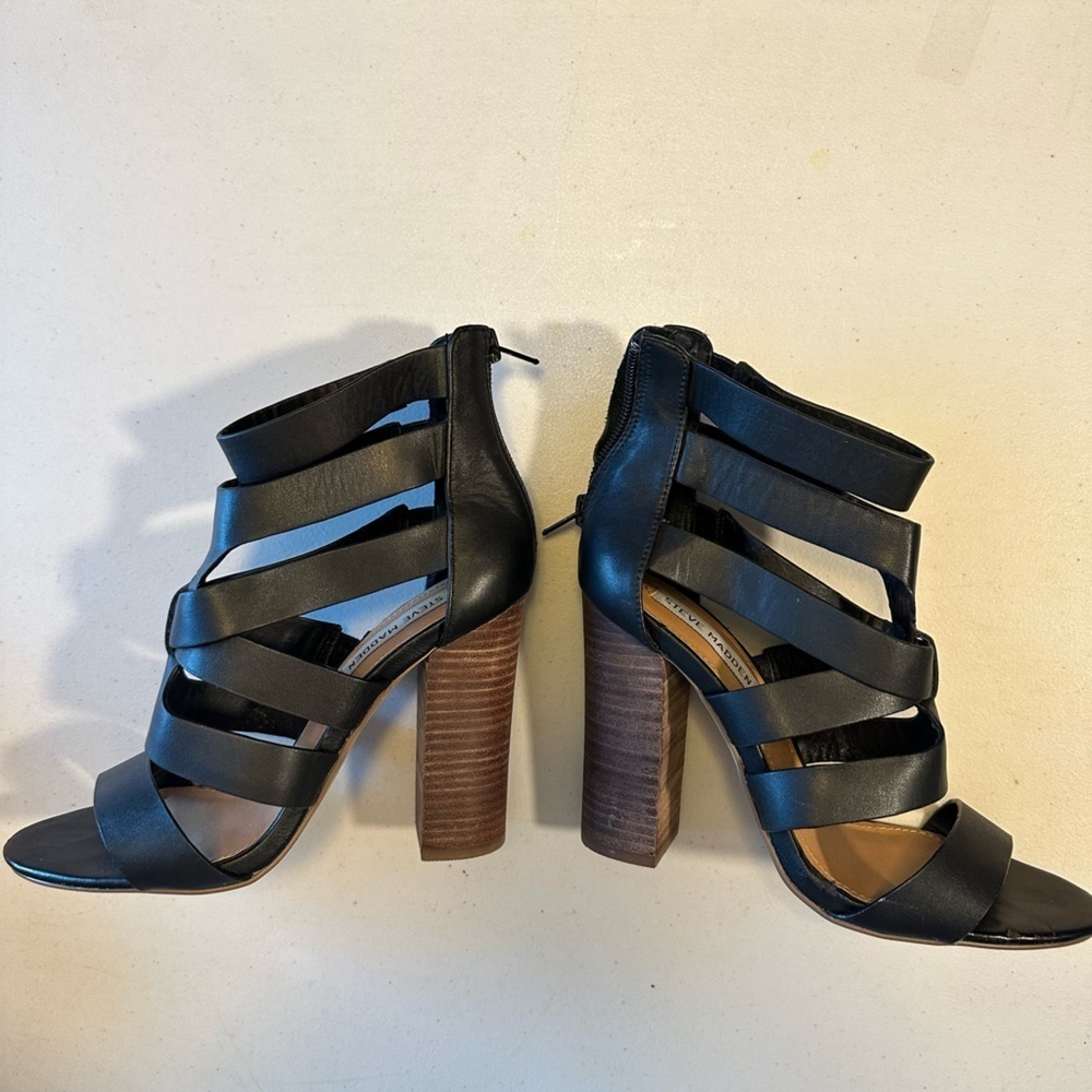 Steve Madden size 6.5 black, leather strapped shoe. - Picture 9 of 10